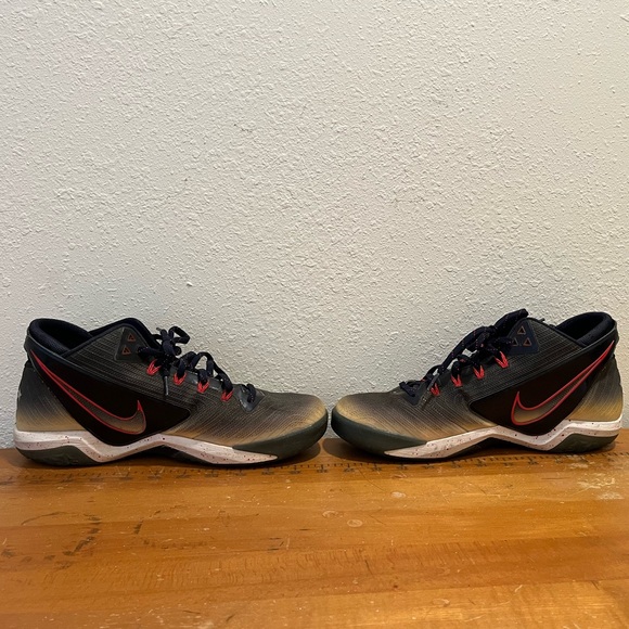 Nike football running shoes - Picture 4 of 15